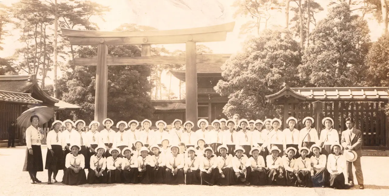 明治神宮前での記念撮影写真